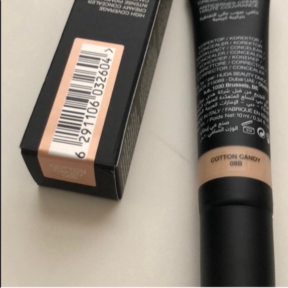 Huda Beauty Concealer - Picture 3 of 3